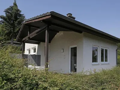 Das Gebäude in dem sich das Ferienhaus befindet