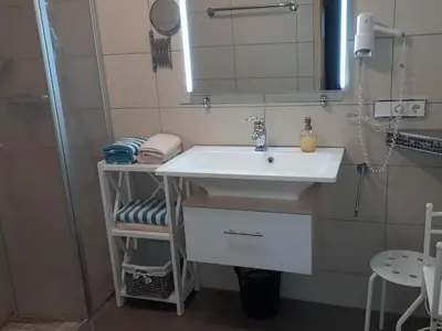 Ein Badezimmer in der Unterkunft Apartment FeWo Sonnenblume by Interhome