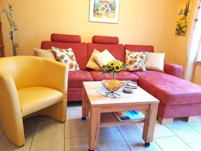 Ein Sitzbereich in der Unterkunft Apartment FeWo Sonnenblume by Interhome