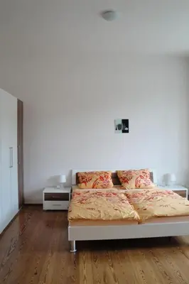 Ein Bett oder Betten in einem Zimmer der Unterkunft Apartment Wohnung in einem historischen Gebäude mit Balkon und Blick auf die Mosel by Interhome