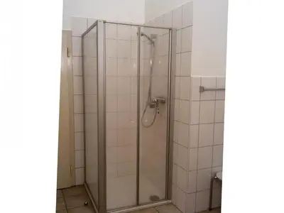 Ein Badezimmer in der Unterkunft Apartment Wohnung in einem historischen Gebäude mit Balkon und Blick auf die Mosel by Interhome