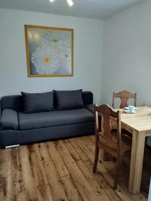 Ein Sitzbereich in der Unterkunft Ferien Monteur Wohnung Nikki