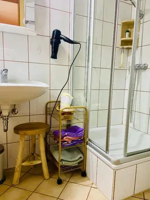 Ein Badezimmer in der Unterkunft B&B Pension-Schönheim