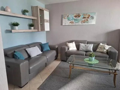 Ein Sitzbereich in der Unterkunft Holiday home Eifel, Nürburgring, Laacher See