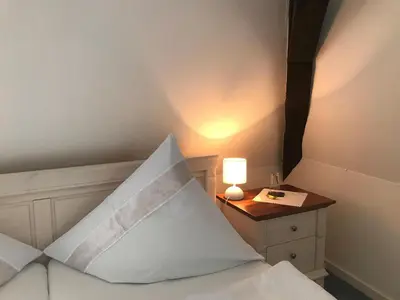 Ein Bett oder Betten in einem Zimmer der Unterkunft Weingut Herrenhof Andrea Thielen
