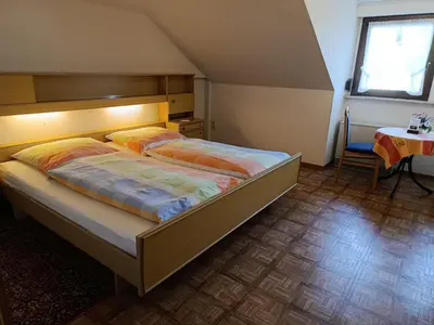 Ein Bett oder Betten in einem Zimmer der Unterkunft FeWo Gästehaus Ebert Neukirch