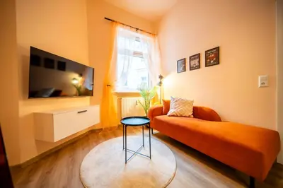 Ein Bett oder Betten in einem Zimmer der Unterkunft LLR Design Apartment am Bahnhof - Palermo Peach