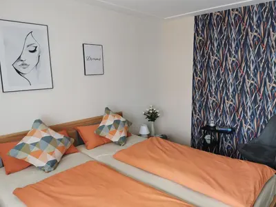 Ein Bett oder Betten in einem Zimmer der Unterkunft Ferienwohnung DORFWIESE