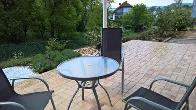 Ein Garten an der Unterkunft Ferienwohnung DORFWIESE