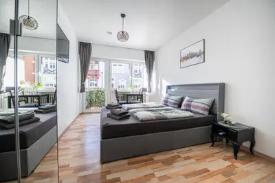 Ein Sitzbereich in der Unterkunft City-Apartment mit Parkplatz, Balkon und Küche