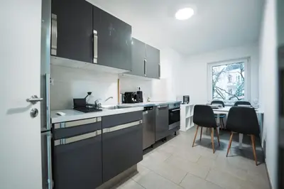 Küche/Küchenzeile in der Unterkunft Modernes Apartment mit Balkon am Koblenz HBF