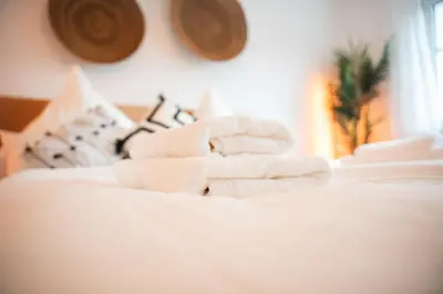 Ein Bett oder Betten in einem Zimmer der Unterkunft Modernes Apartment mit Balkon am Koblenz HBF