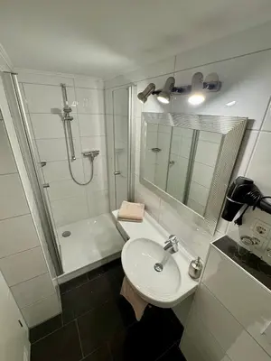 Ein Badezimmer in der Unterkunft Haus Edeltrud - Ferienwohnung Moselufer
