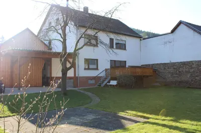 Das Gebäude in dem sich die Ferienwohnung befindet