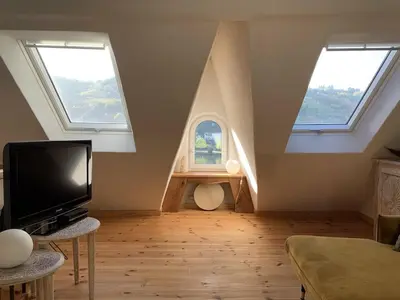 Ein allgemeiner Bergblick oder ein Berglick von des Ferienhauses aus