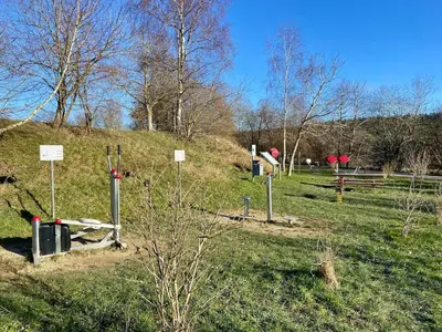 Ein Garten an der Unterkunft Familienwohnung im Hochwald Nähe Trier und Mosel ruhig und naturnah