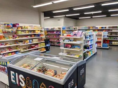 Ein Supermarkt oder andere Läden in der Ferienwohnung oder in der Nähe