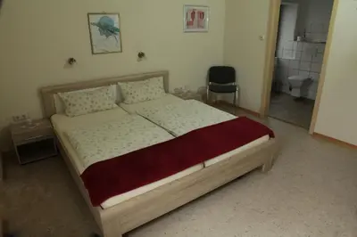 Ein Bett oder Betten in einem Zimmer der Unterkunft Pension Schiffer
