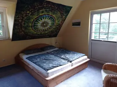Ein Bett oder Betten in einem Zimmer der Unterkunft Doppelzimmer mit Gartenblick