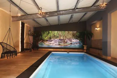 Der Swimmingpool an oder in der Nähe von Landhaus Waldeifel - 18 Personen