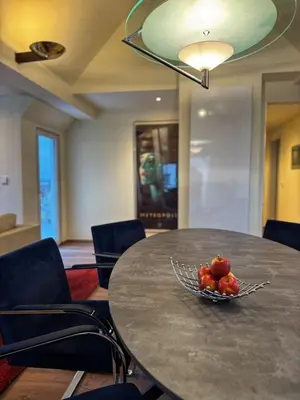 Ein Sitzbereich in der Unterkunft Sonnige Design-Dachwohnung mit Fernblick