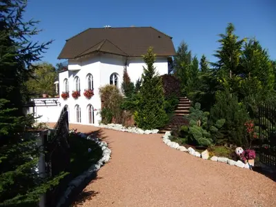 Ein Garten an der Unterkunft Villa Edelstein