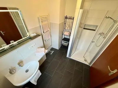 Ein Badezimmer in der Unterkunft Haus Edeltrud - Ferienwohnung Moselblick