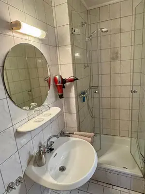Ein Badezimmer in der Unterkunft Haus Edeltrud - Ferienwohnung Moselblick