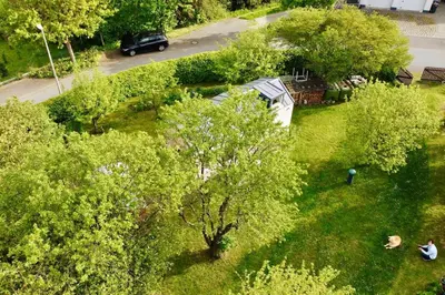 Ein Garten an der Unterkunft Tinyhouse Minimalus I - Outdoorküche und Nebeldusche