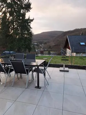 Ein allgemeiner Bergblick oder ein Berglick von der Ferienwohnung aus