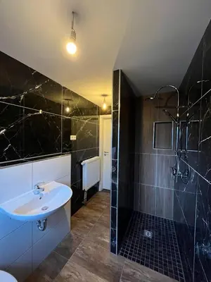 Ein Badezimmer in der Unterkunft Comfortable house with two rooms in a quiet village