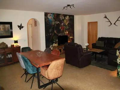 Ein Sitzbereich in der Unterkunft Holiday home in Altstrimmig near nature park