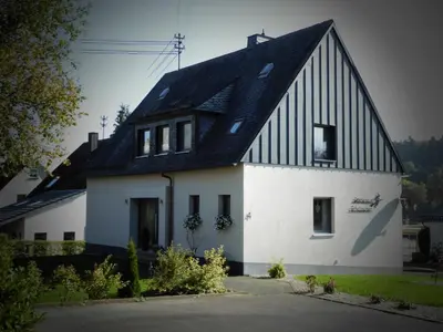 Das Gebäude in dem sich das Bed & Breakfast befindet