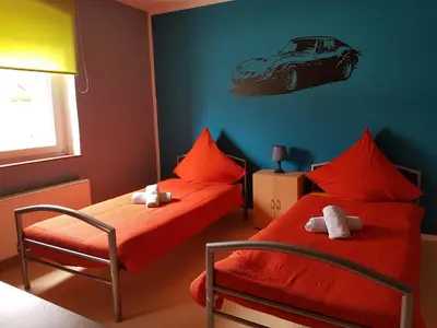 Ein Sitzbereich in der Unterkunft Ring-Speed Motorsport