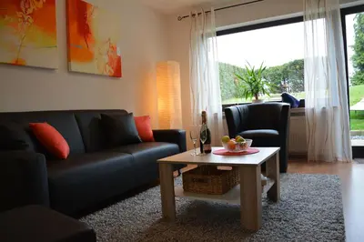 Ein Sitzbereich in der Unterkunft Ferienwohnung Hedi