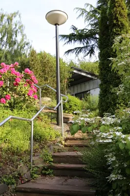 Ein Garten an der Unterkunft Hotel Vintage Am Bundesbank-Bunker