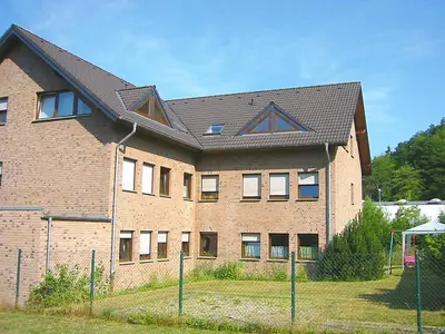 Das Gebäude in dem sich die Ferienwohnung befindet