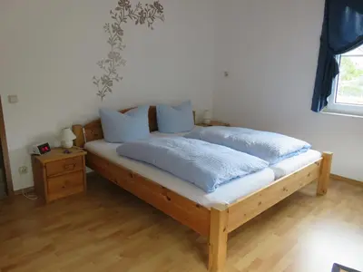Ein Bett oder Betten in einem Zimmer der Unterkunft Ferienwohnungen Scheid Volker