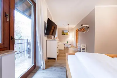 Ein Bett oder Betten in einem Zimmer der Unterkunft Landgasthaus Zum Kreuzberg