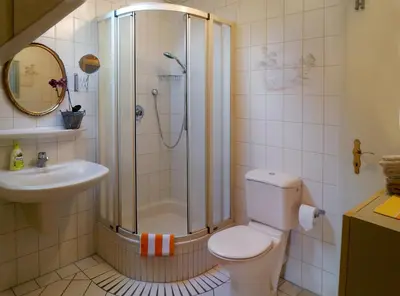 Ein Badezimmer in der Unterkunft Der Weinladen