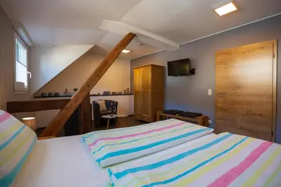 Ein Bett oder Betten in einem Zimmer der Unterkunft Der Weinladen