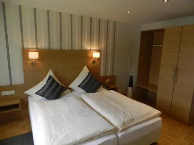 Ein Bett oder Betten in einem Zimmer der Unterkunft Weingut Stassen