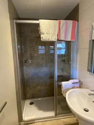 Ein Badezimmer in der Unterkunft Privatzimmer Hoffmann