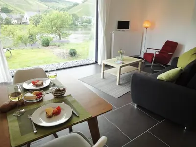Ein Sitzbereich in der Unterkunft Ferienwohnung am Moselufer