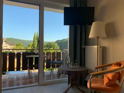 Ein allgemeiner Bergblick oder ein Berglick von der Pension aus