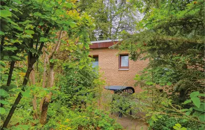 Ein Garten an der Unterkunft 1 Bedroom Awesome Home In Prümzurlay