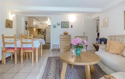 Ein Sitzbereich in der Unterkunft Awesome Apartment In Nusbaum With Wifi