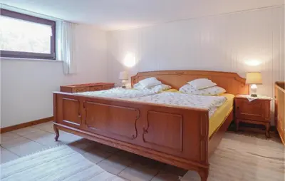 Ein Bett oder Betten in einem Zimmer der Unterkunft Awesome Apartment In Nusbaum With Wifi