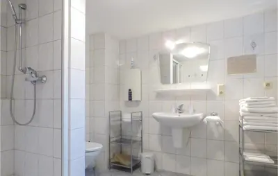 Ein Badezimmer in der Unterkunft Awesome Apartment In Nusbaum With Wifi
