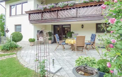 Ein Garten an der Unterkunft Awesome Apartment In Nusbaum With Wifi